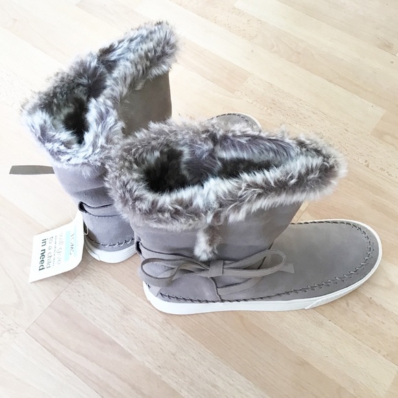 TOMS Vista Faux Fur-lined Waterproof Suede Boots - Picture 7 of 8